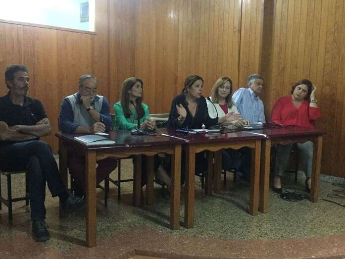 La mesa presidencial de la asamblea con autoridades y técnicos (Foto TA)